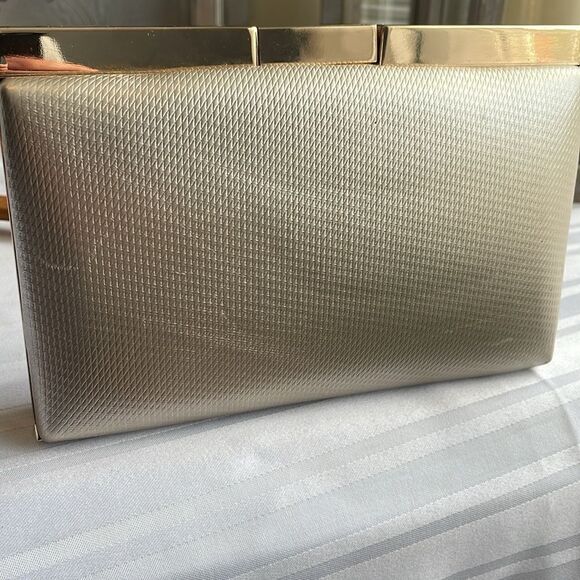 Gold Clutch / Crossbody with removable 50” gold chain. - Picture 4 of 4